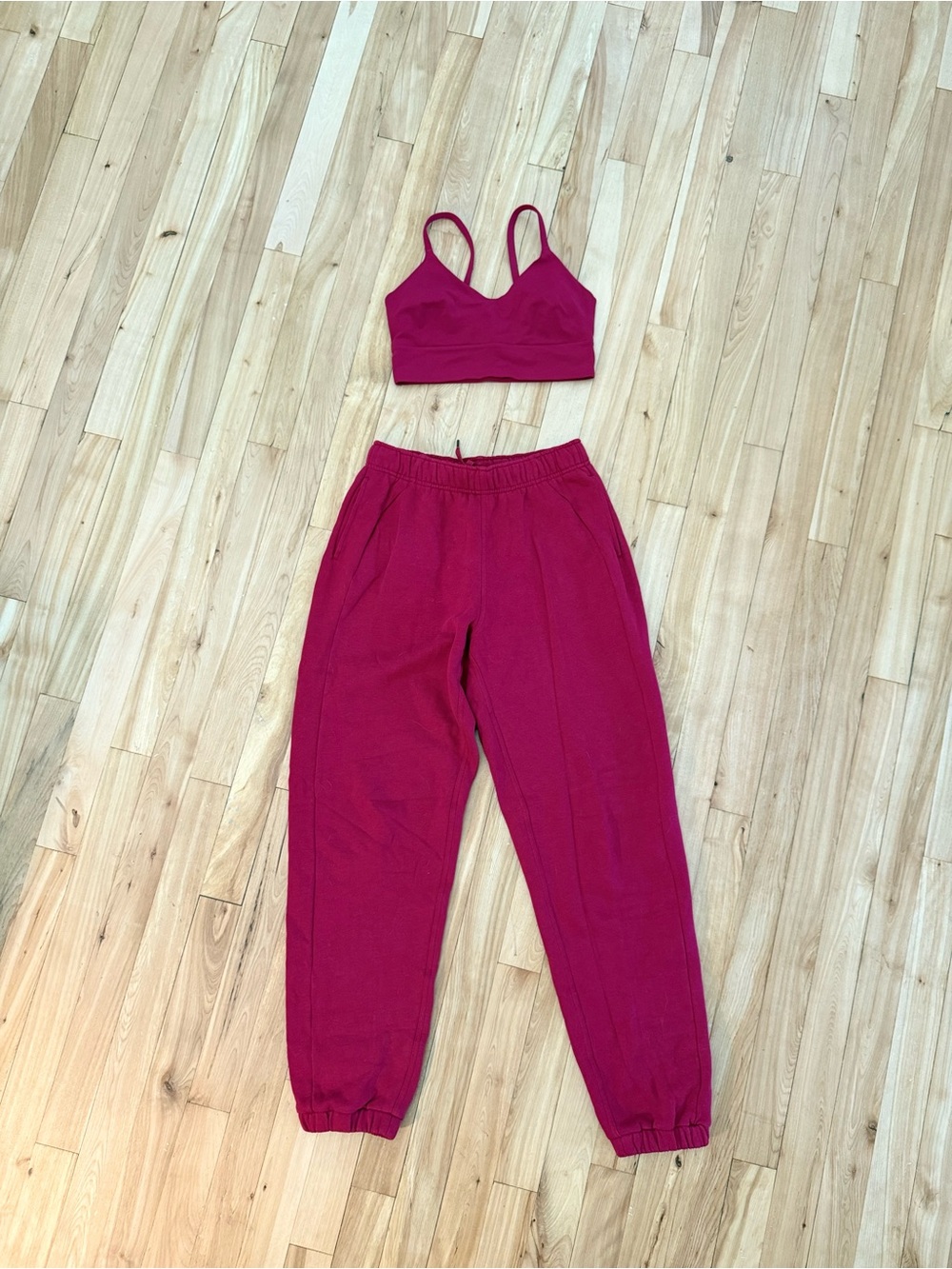 Lululemon Scuba Women’s Magenta Jogger Pants & bra set- Brand Unspecified